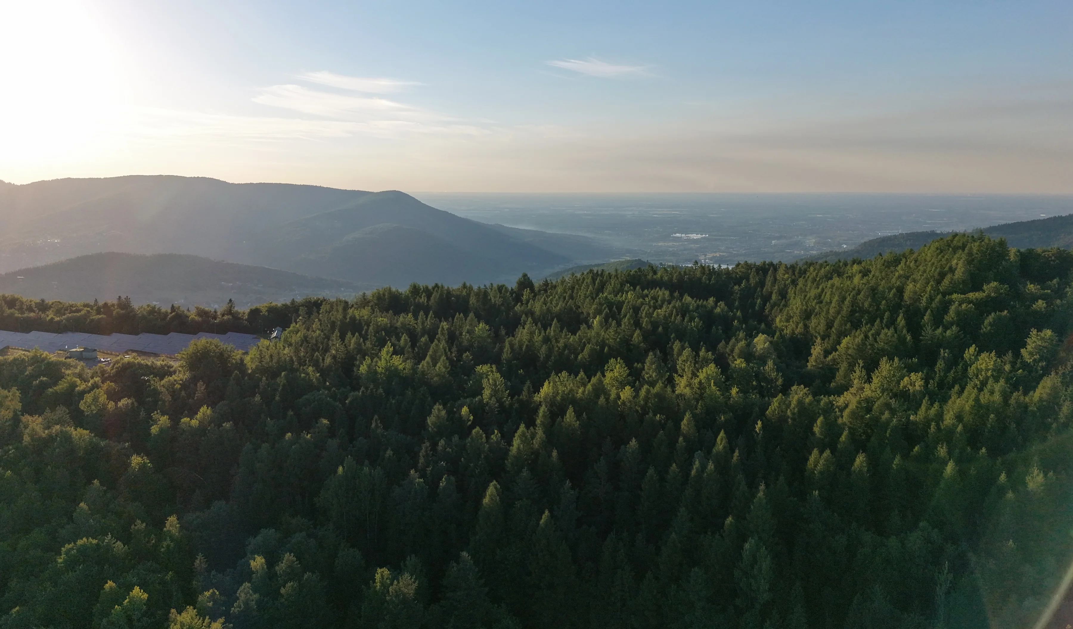 Szeroka panorama śląska z górskiej okolicy działki